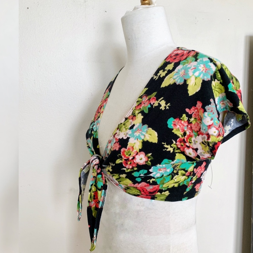 Vivid Floral Adjustable Tie Front Crop Top